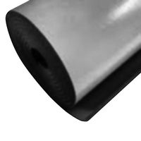 Matériel d'isolation extrèmement flexible autocollant en rouleau