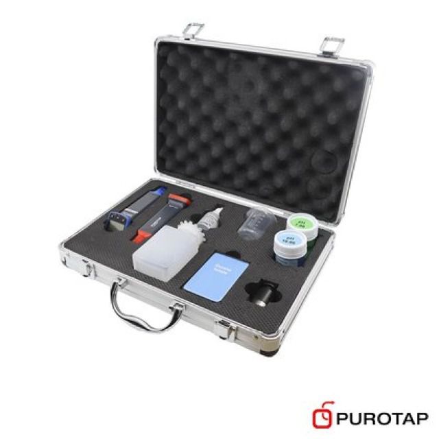 PUROTAP® AP-18 °fH
Analysekoffer für die
Systemwasseranalyse:
Leitfähigkeits- und
pH-Messgerät, Eichflüssigkeit
und Aufbewahrungslösung, - Gesamthärte Messtropfen,
Magnet, 50ml-Messbecher
und 250ml-Flasche