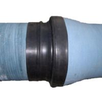 Manchon de protection pour tuyaux avec revêtement en ciment